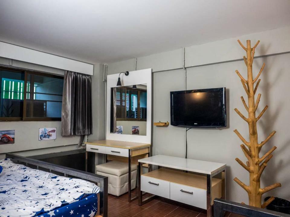 Enjoy House Hostel Chiang Mai Exterior photo