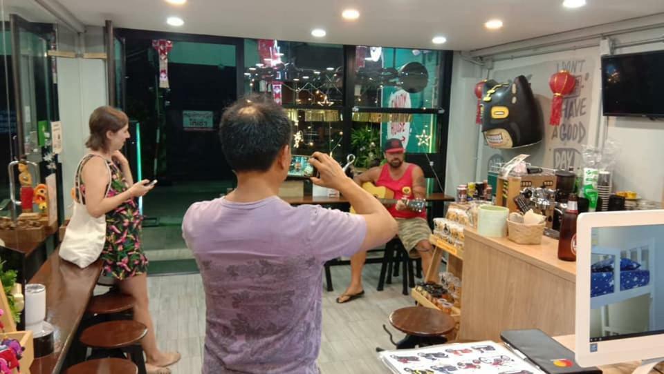 Enjoy House Hostel Chiang Mai Exterior photo